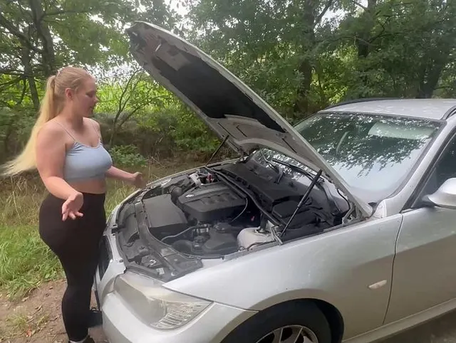 Autopanne! Hilf und fick mich!!