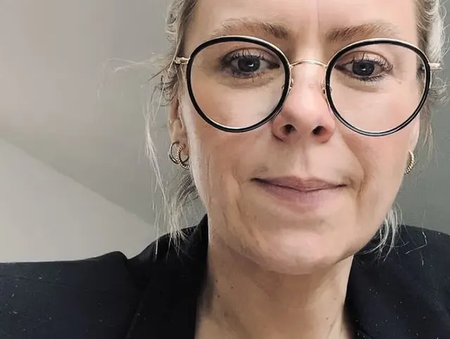 Mia Hase und Ihr Selbstfick für die Stefans dieser Welt. I love it...