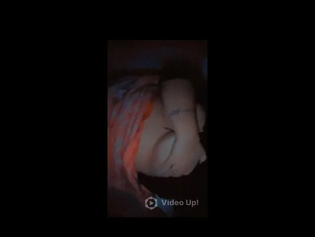 Lecke mir selbst die Nippel von meinen Fetten Brüsten(Keinen ton)