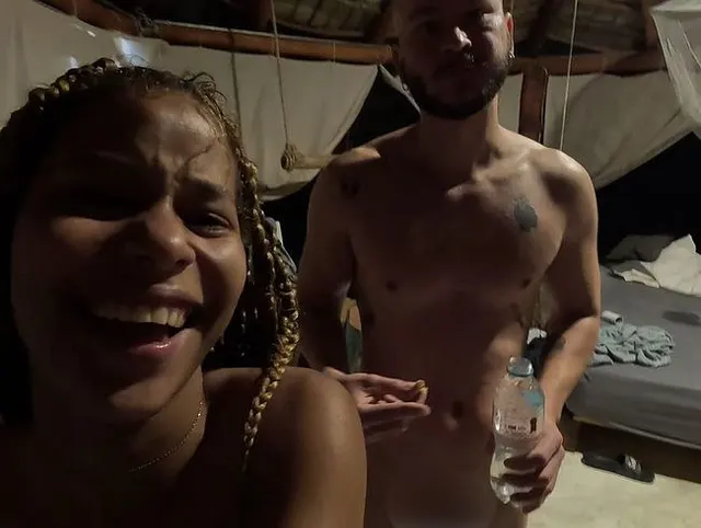 JUNGLE SEX – Er hat meine enge schwarze Muschi mit seinem europäischen Sperma vollgespritzt