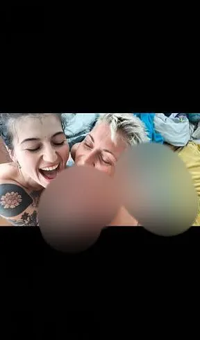POV Double Blowjob mit freudigem Cumshot