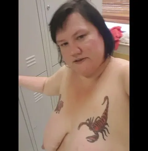 IM CLUB ANGEKOMMEN UND SELFI PISSEN FÜR MEINE FANS