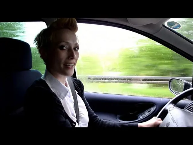 Im Auto zum Höhepunkt gefickt....