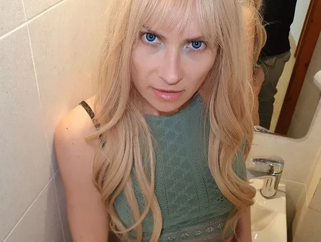 Aushilfs-Kellner (18+) verpasst mir CREAMPIE beim Restaurant-Besuch!