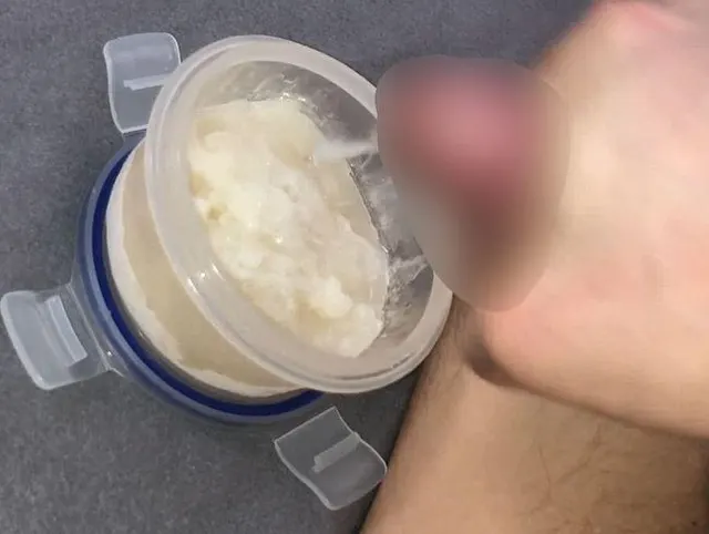 Video 060 - Maxi Wichst in die Spermabox Cam 1 - Teil 2-2