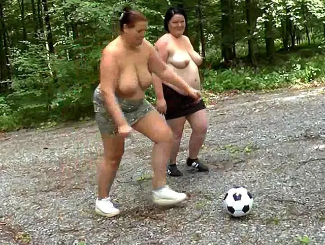 Nackt Fußball spielen 1