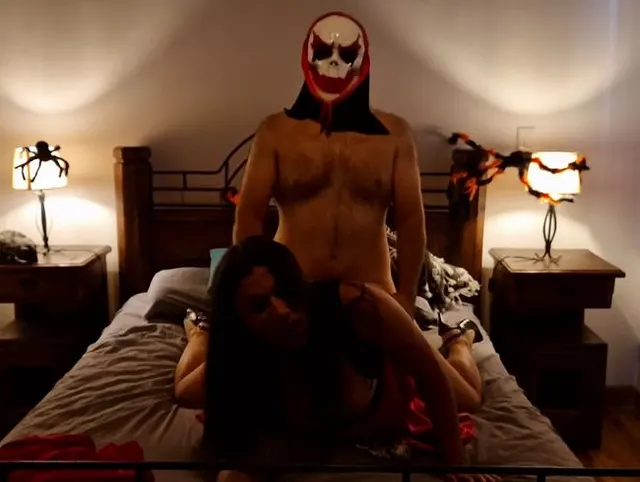 Rotkäppchen fickt einen Dämon - Sperma auf Titten