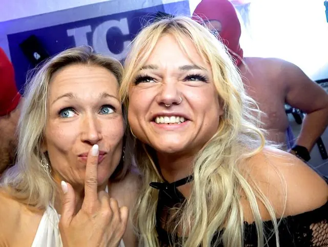 SEX-PARTY Deutschlands verhurteste Blondinen lassen sich AO ficken !