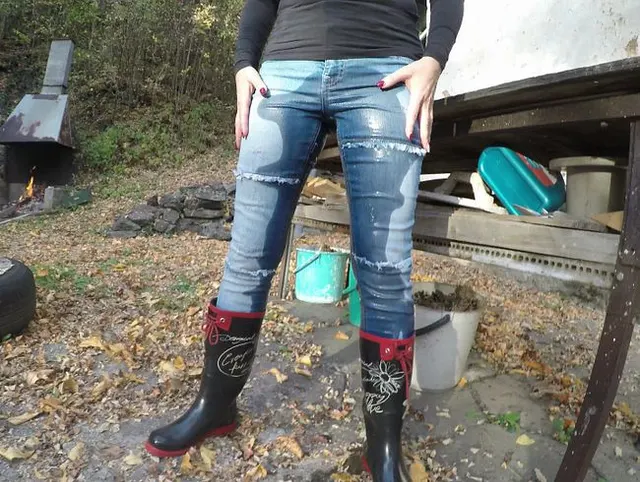 Jeans Mega Wetting im Wald - Selfpee und Natursekt in Gummistiefeln