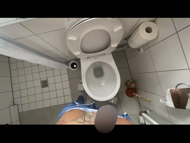 Ich pisse nun 1 min lang für dich