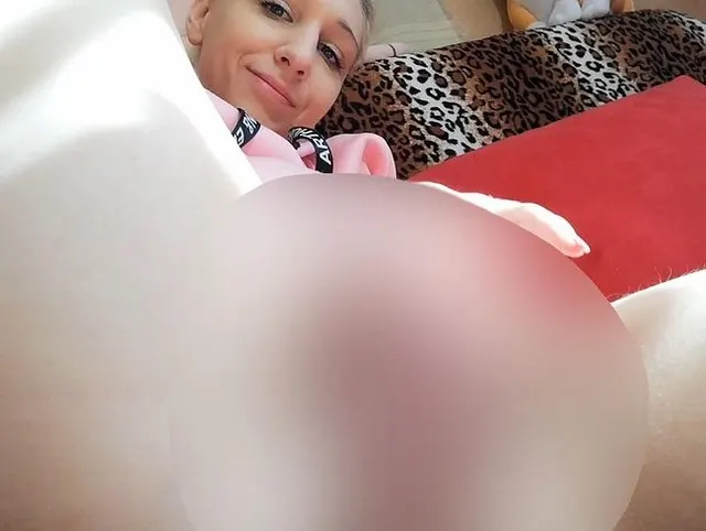 schnelle haarige Muschi zeigen