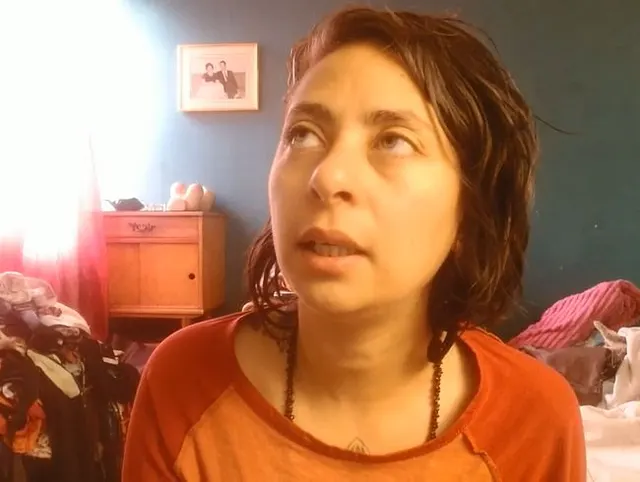 Ich habe mir die Hand verletzt und konnte meine Muschi nicht rasieren