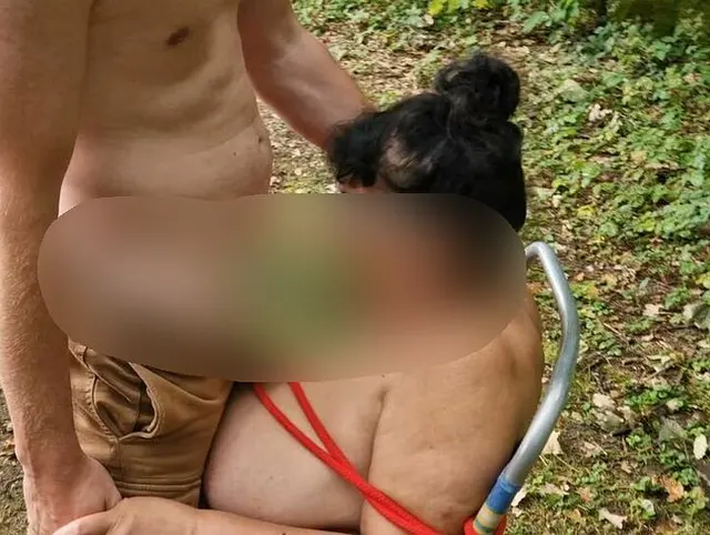 Ich bin auf einem Stuhl gefesselt und lasse mich von einem User in den Mund ficken und anspritzen