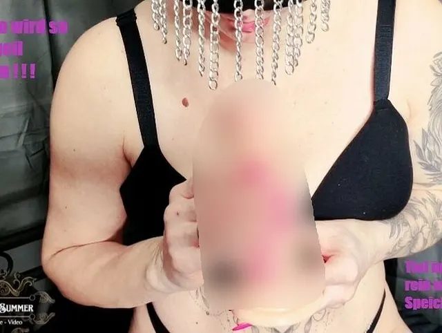 Ich lecke die Eichel des Naturdildo für euch... Stell dir vor, was ich mit deinem besten Stück mache