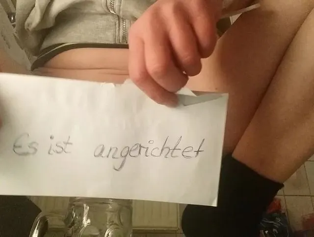 Fremden Bierkrug vollpissen ** FAN Video: Natursekt **