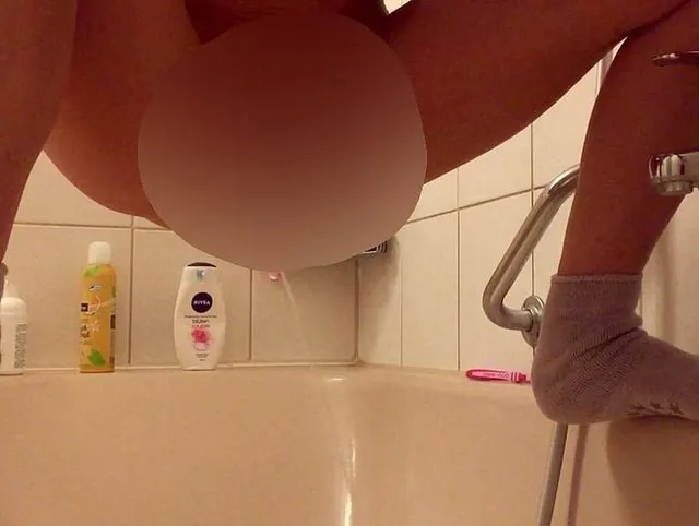Morgendlicher Badewannenpiss ;)