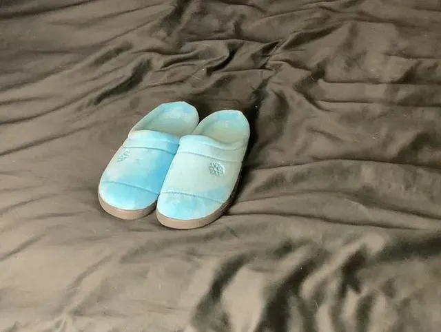 Flauschiger Fußfetisch.