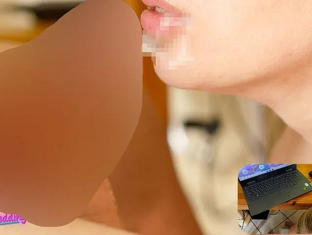 Blowjob während einer Geschäftskonferenz auf der Arbeit