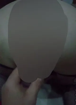 Ich werde mit dem Dildo von hinten gefickt