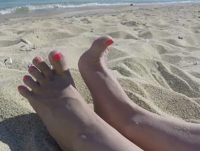 Fußspiel und Pissen am Meer