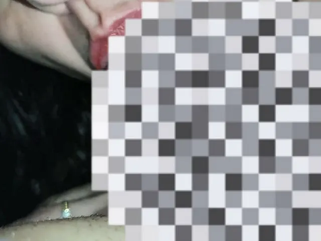 Blowjob, bis er in ihrem Mund explodiert
