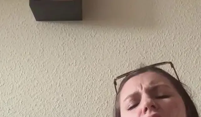 Orgasmus in einem süßen Kleid?