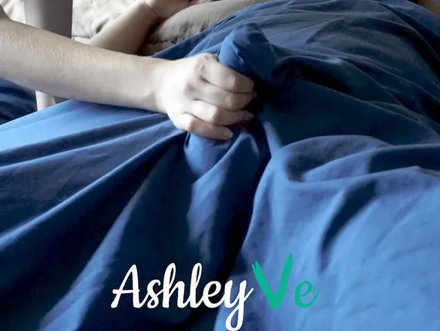 Aufwachen zum warmen Frühstück - Ashley Ve