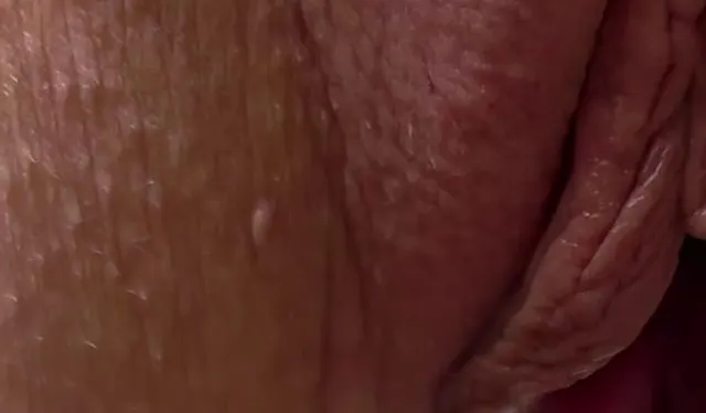 Nahaufnahme wie der dildo meine schmatzende Pussy verwöhnt