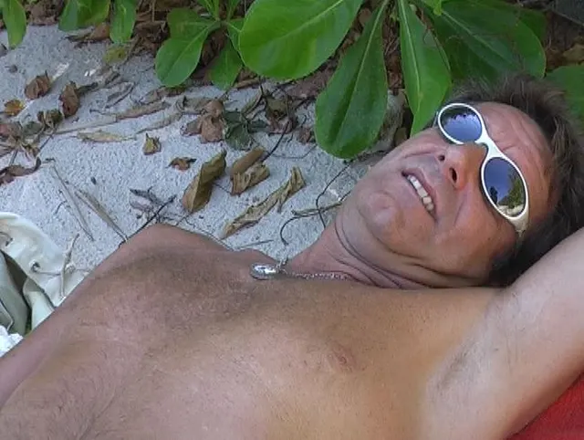 Fremder am Strand-Teil1
