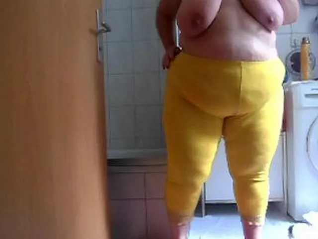 NACH DEM AUFSTEHEN IN DIE LEGGINS