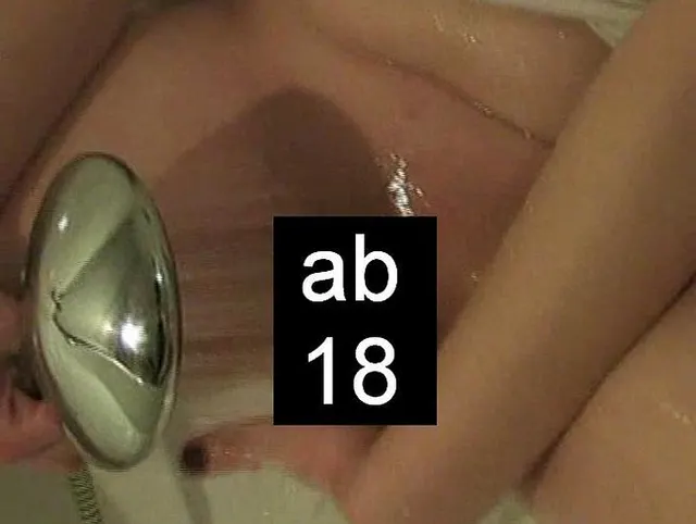 PUSSY nach RASUR WASCHEN & FINGERN
