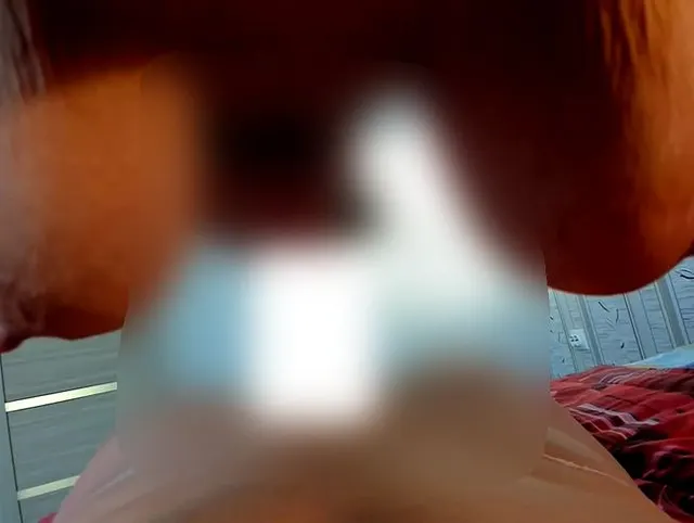 Oma mit schlaffen Titten, extremer Deepthroat und Schlucksperma-Zusammenstellung