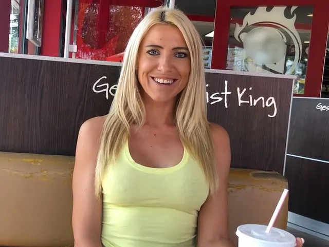 Fickgeil im Burgerladen | Hättest Du dich das auch getraut?
