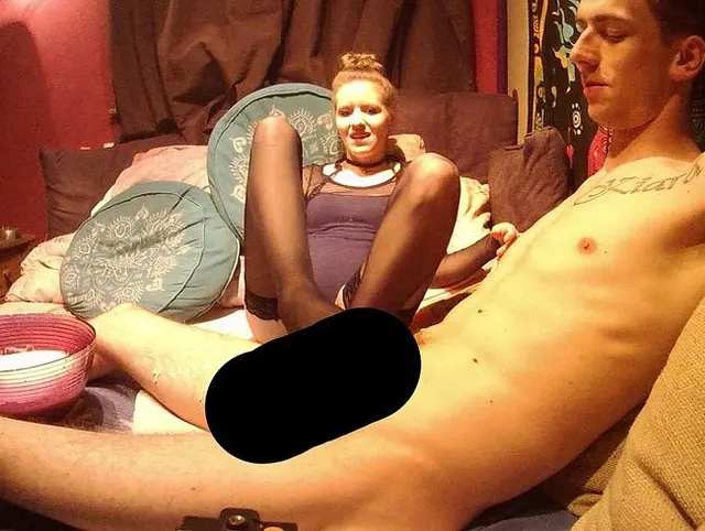 Nylon Footjob mit warmer Milch !