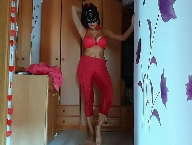 Natalia in roter Pisse
