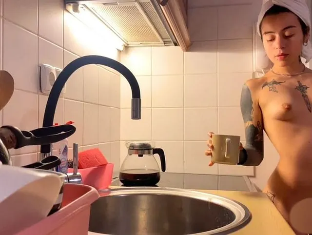 Ich werde NACKT in der KÜCHE auf dich warten....