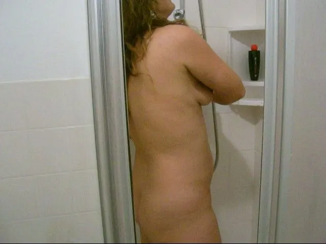 in dusche  gepisst