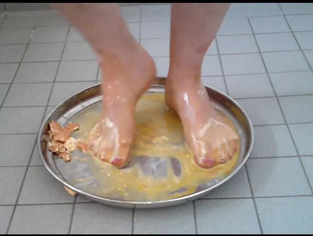 Auf zertrene Eier pissen **FSH**
