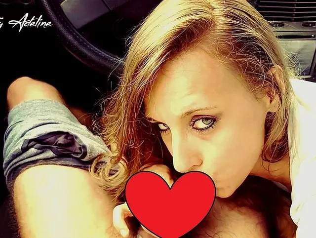 Schlampiger Blowjob im Auto mit Sperma im Mund