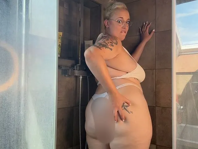 Geile Dusche bis zum Orgasmus!!