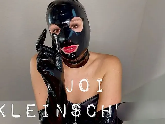 Vorschau aus Domina: JOI Kleinschwanzträger! Du darfst mein Arschloch lecken und wirst deinen Mini-Schwanz wichsen! POV