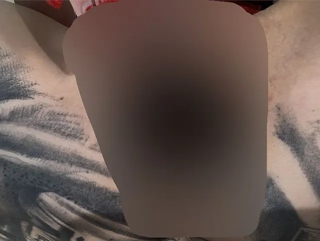 Mutter forscht oder so! Auf jeden Fall was mit nem Spekulum