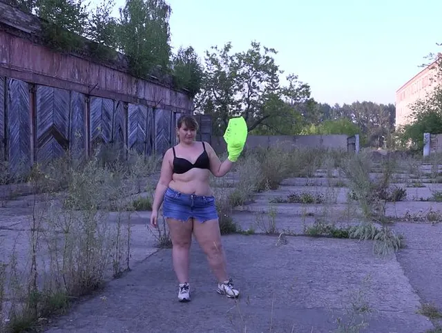 I arranged a striptease on the street