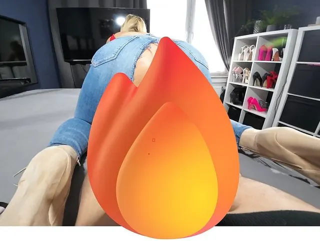 Habe meine Jeanshose in der Mitte ZERRISSEN und GEFICKT + TITTENFICK !
