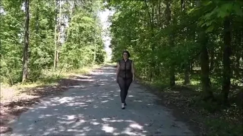 Sexy Walk im Bodysuit