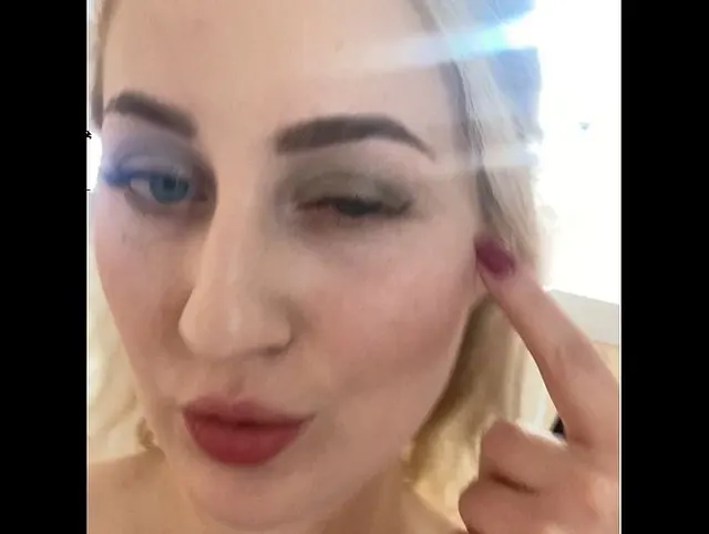 helles Make-up und Spitzenunterwäsche