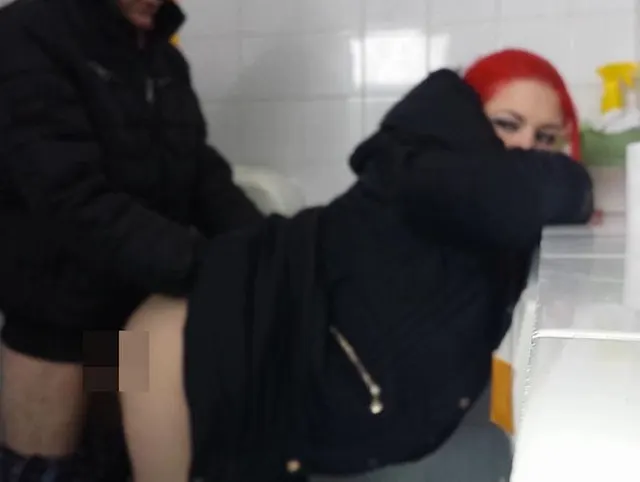 Fremde auf Disco Klo abgeschleppt