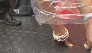 BEIM BONDAGE SELBST ANGEPISST