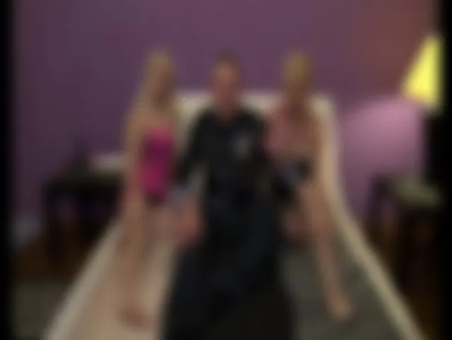 Aller erster Dreier mit Großbrüstigen Cousine!!! 1/2