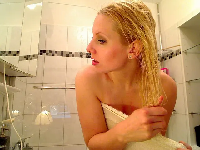 Achtung Spanner Video von Julia Gold !!;-)